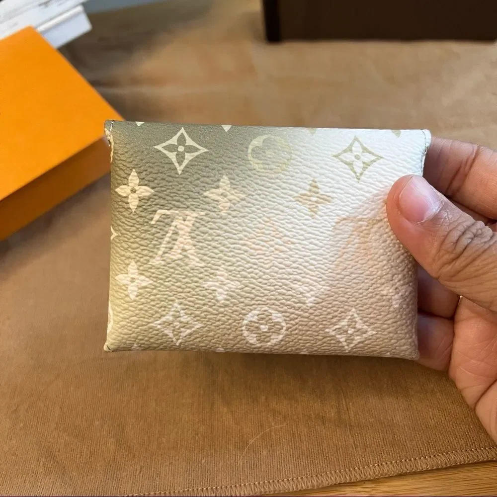 LOUIS vuitton small kirigami spring in the city